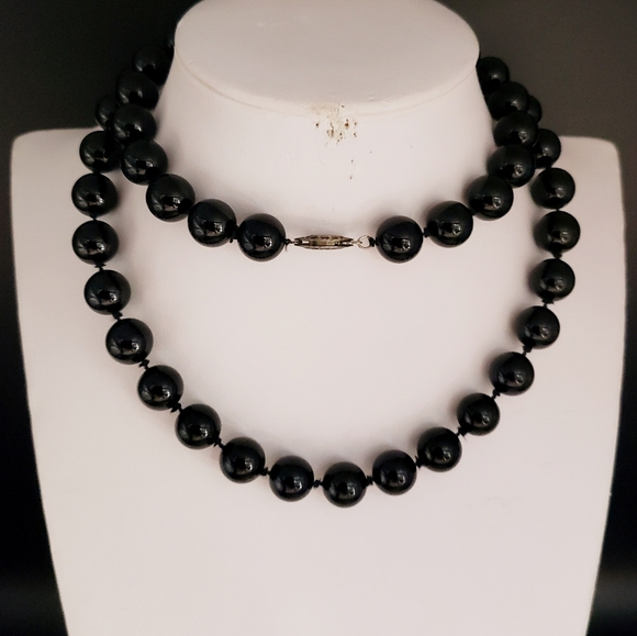 Black Glass Round Beaded Necklace - Picture 4 of 6